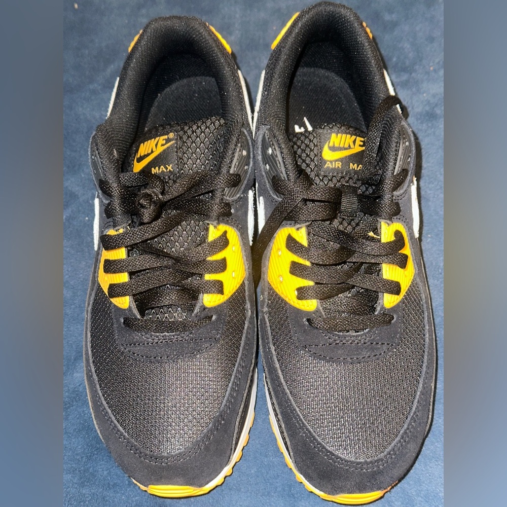 Nike air yellow and black size 10